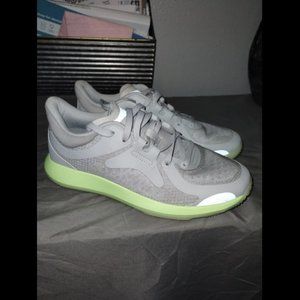 LULULEMON strongfeel women’s training shoe sneaker size 6